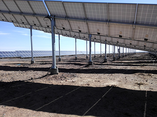 Oblique uniaxial tracking bracket system